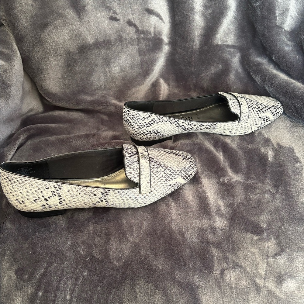 Anne Klein iFlex Snakeskin Loafers Flats Comfort Shoes - Picture 4 of 6